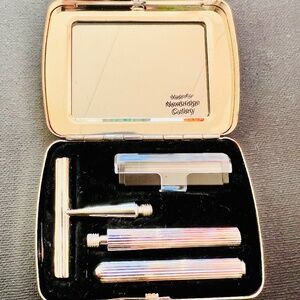 🪒🦄 VINTAGE NEWBRIDGE SILVER TRAVEL RAZOR 🪒🦄 | $75 | One-of-a-kind